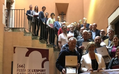 Foto de família a les escales de la Casa Duran | SBD Esport